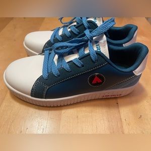 NEW WITHOUT BOX!! Airwalk Stevie Big Boys Sneakers Size 4Y